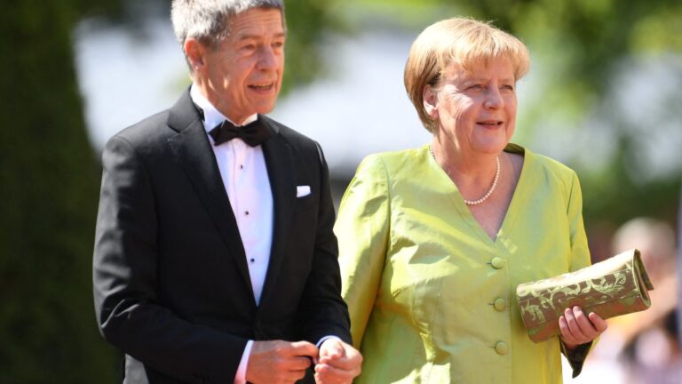 Angela Merkel opera festivalinde görüntülendi