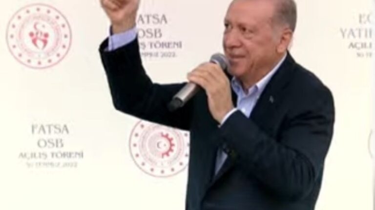 Cumhurbaşkanı Erdoğan, Ordu’da açılan 6’lı masa pankartına dikkat çekti