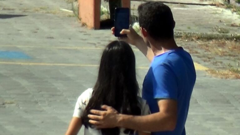 Edirne’de sınava 2 dakika kala selfie yapan kadın son anda yetişti