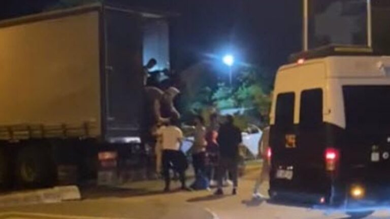 67 kaçak göçmen, Yunanistan’a getirildikleri söylenerek Marmaris’e bırakıldı