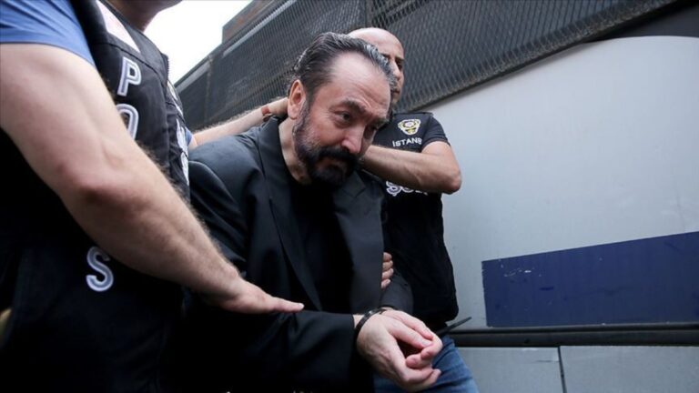 Adnan Oktar suç örgütüne yönelik operasyonda 2 kadın şüpheli yakalandı