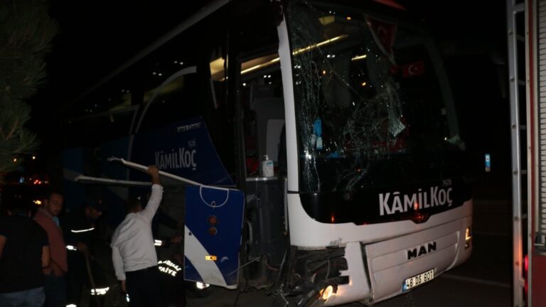 Afyonkarahisar’da 30 yolcusu bulunan otobüs kaza yaptı