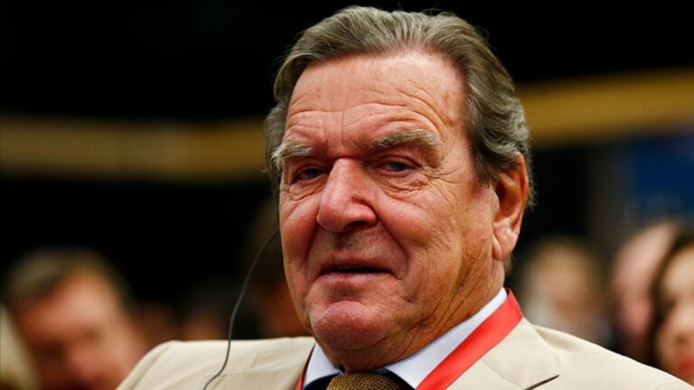 Almanya’da eski Başbakan Schröder’in partisinden ihraç edilmesi talepleri reddedildi