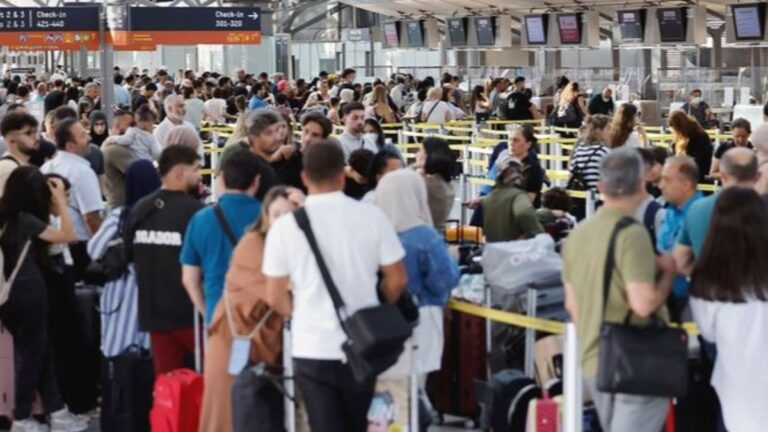 Almanya’daki havalimanları için 32 Türk işçiye vize verildi