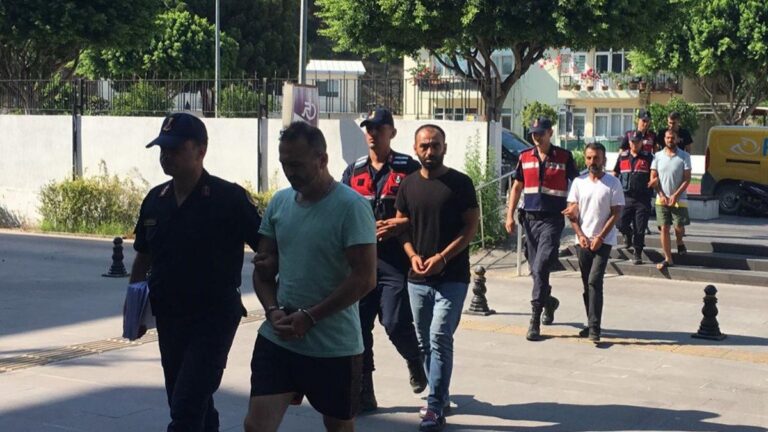 Antalya’da 20 kaçak göçmen yakalandı, organizatörler tutuklandı