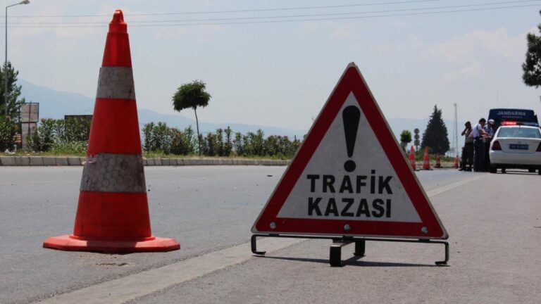 Antalya’da feci kaza: Anne ve 1 yaşındaki kızı öldü