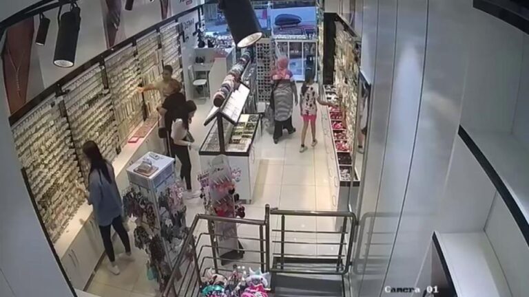 Arnavutköy’de hırsızlık yapan kadın küçük kızı da alet etti