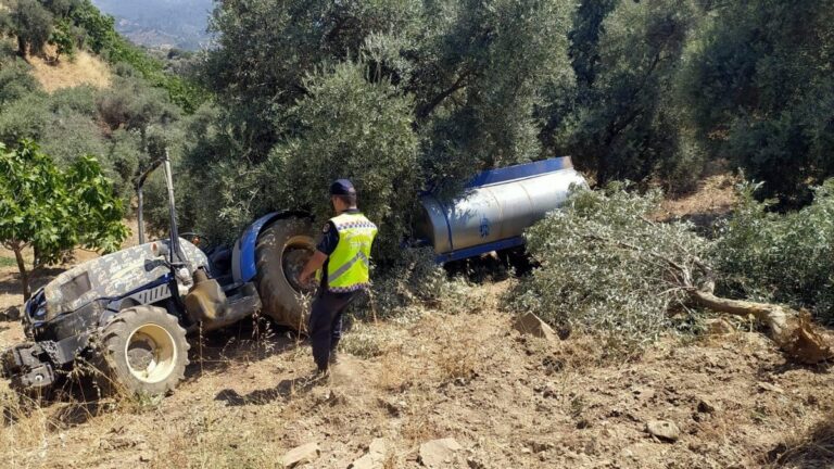 Aydın’da traktör şarampole yuvarlandı: Sürücüsü yaralı, eşi öldü