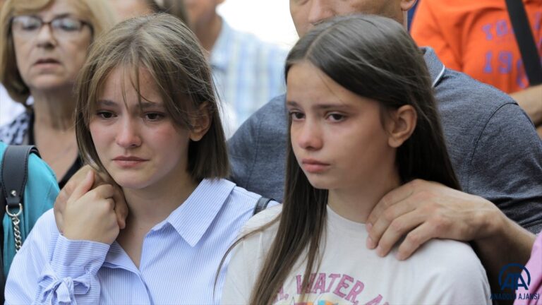 Bosna Hersek’te 27 yıl önceki pazar yeri katliamının kurbanları törenle anıldı