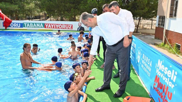 Bursa Büyükşehir Belediyesi’nin ‘Neşeli Havuzlar Mutlu Çocuklar’ projesi