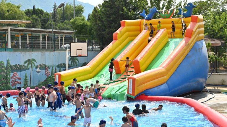 Bursa’daki 5 okulda portatif yüzme havuzu eğlencesi