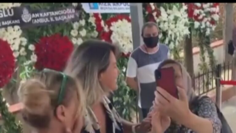 Civan Canova’nın cenazesinde selfie şoku