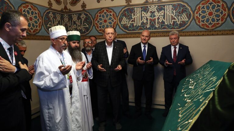 Cumhurbaşkanı Erdoğan, Hacı Bektaş Veli Dergahı’nı ziyaret etti