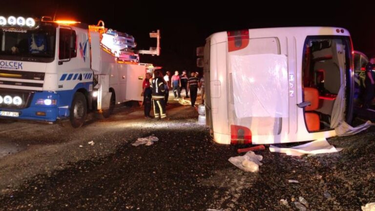 Denizli’de yolcu otobüsü kaza yaptı: 2’si ağır 28 yaralı