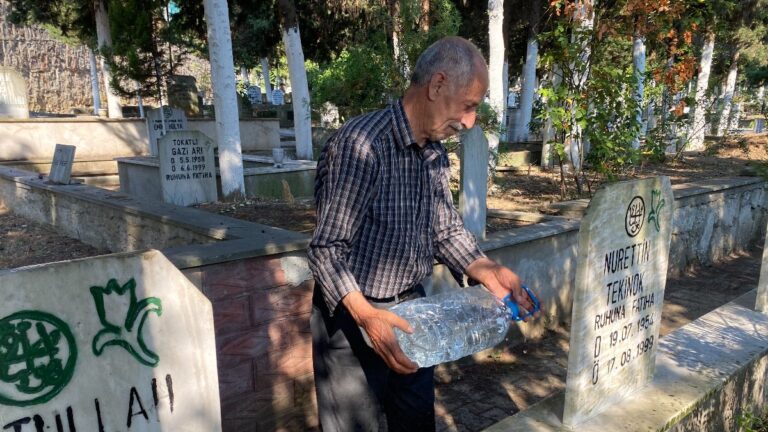 Depremde büyük kayıplar veren şahsın vasiyeti: Beni ailemin yanına gömün