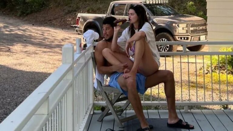 Devin Booker, sevgilisi Kendall Jenner ile tatilde