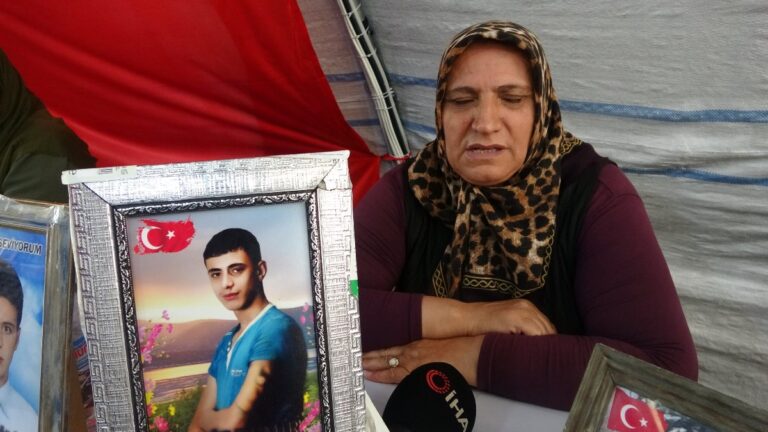 Diyarbakır’da ailelerin evlat nöbeti bin 63’üncü gününde