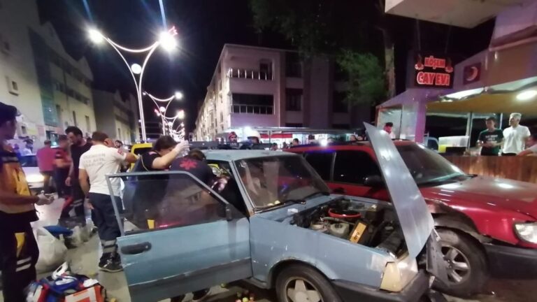 Erzincan’da 3 araç trafik kazasına karıştı