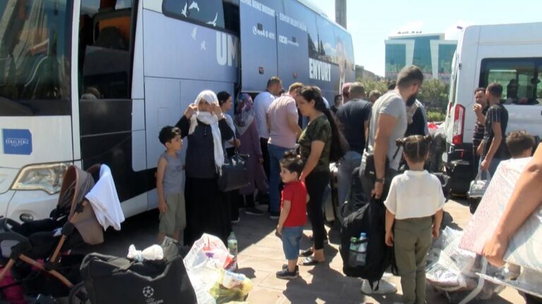 Esenyurt’tan 54 Suriyeli, gönüllü dönüş için yola çıktı