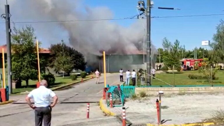 Eskişehir’de trafodaki yangın, tramvay seferlerini aksattı