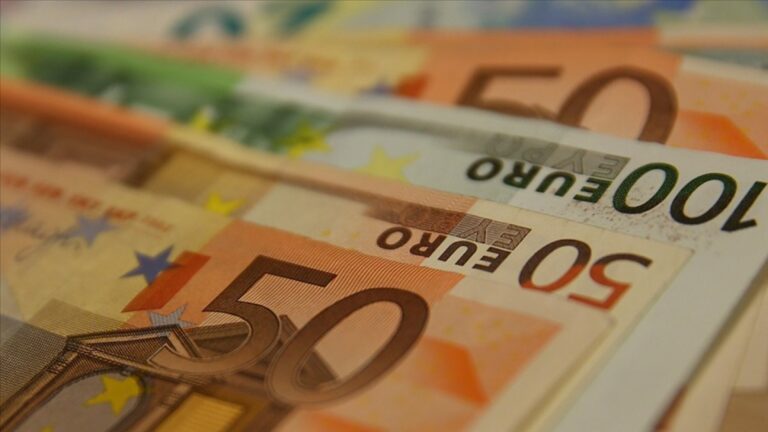 Euro Bölgesi yılın ikinci çeyreğinde yüzde 0,6 büyüdü