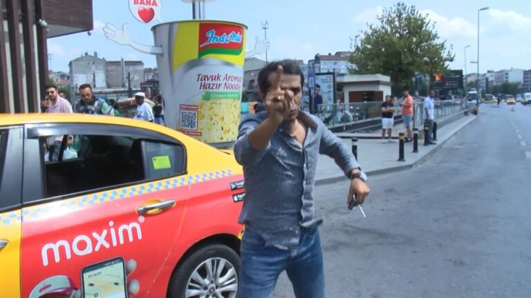 Fatih’te turist yolcudan 450 lira isteyen taksici yakalandı