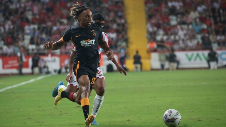 Galatasaray, Antalyaspor’u son dakika golüyle geçti