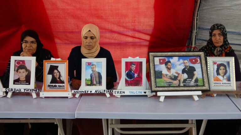 HDP önündeki ailelerin direnişi sürüyor
