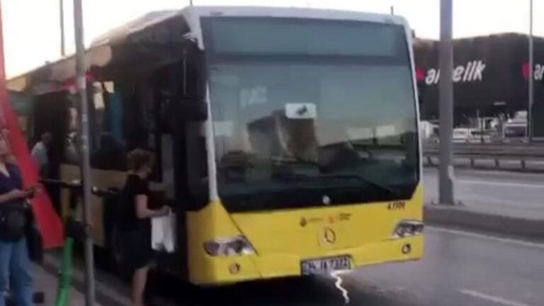 İETT şoförü durakta otobüsü durdurdu, vatandaşların üstüne yürüdü