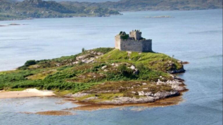İskoçya’da bir ada 80 bin sterline satışa çıkarıldı