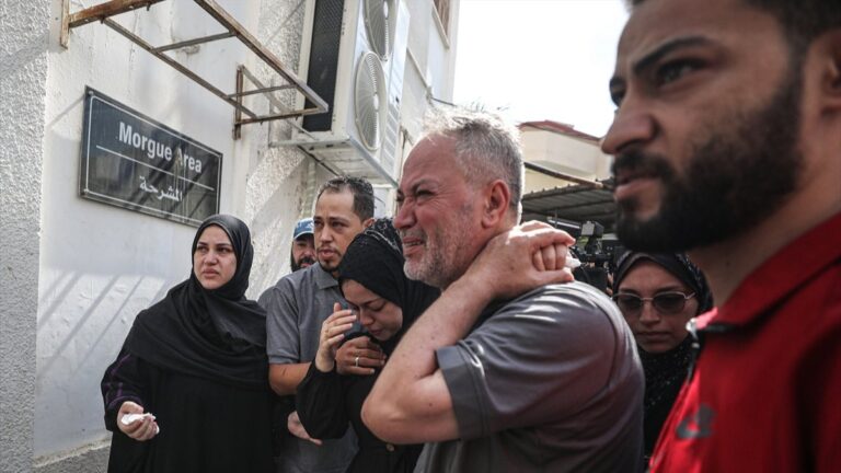 İsrail’in şehit ettiği 15 Filistinli gözyaşları içinde toprağa verildi