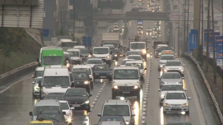 İstanbul’da yağmur trafiği de etkiledi: Yüzde 56’ya ulaştı