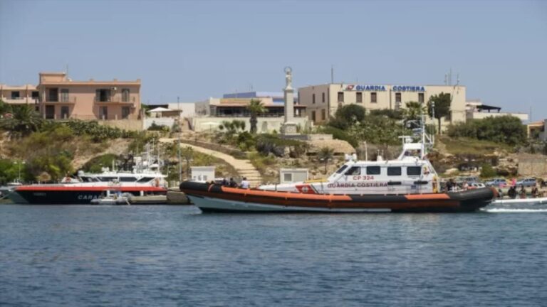 İtalya’da Lampedusa Adası düzensiz göçmen yükünü taşıyamıyor