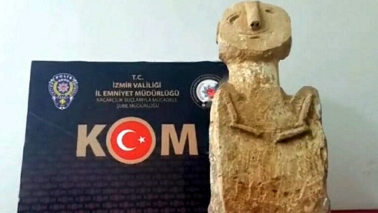 İzmir’de 11 bin 500 yıllık insan tasvirli heykel ele geçirildi