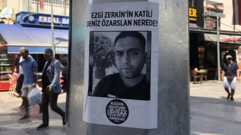 İzmir’de genç kadının katili için sokaklara ilan asıldı