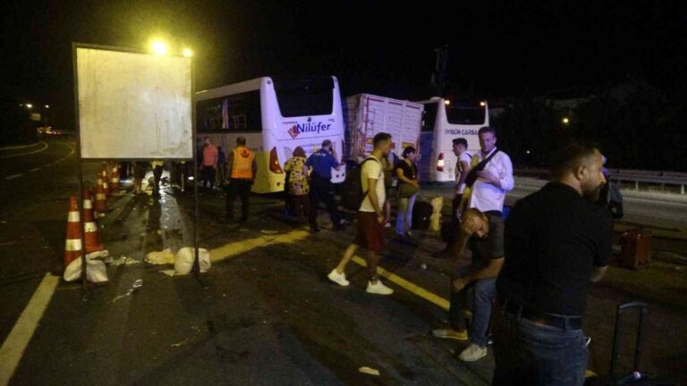 Kocaeli’de tır, kamyon ve yolcu otobüsü kazaya karıştı