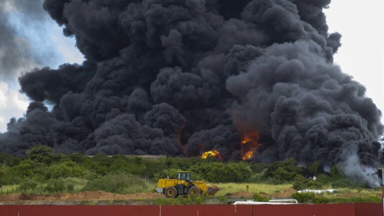 Küba’da petrol depolama tesisi patladı