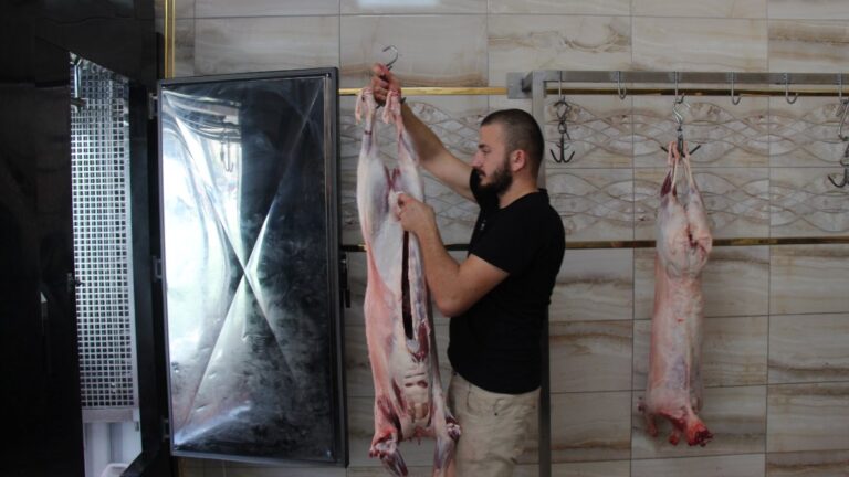 Mardinli kasap etin kilosunu yüzde 30 indirimli satıyor