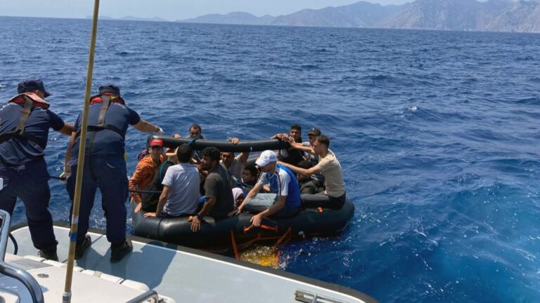 Marmaris’te 48 düzensiz göçmen kurtarıldı