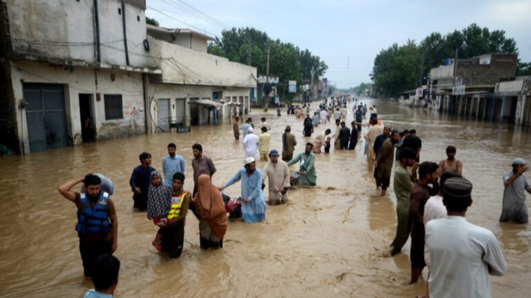 Pakistan’da yaşanan sellerde can kaybı 1033’e çıktı