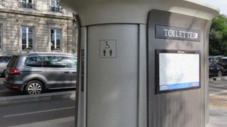 Paris’teki evli kadına umumi tuvalette taciz