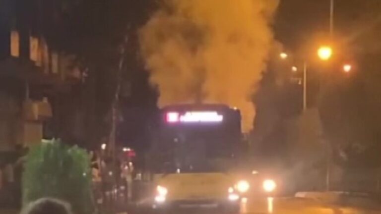 Pendik’te, İETT otobüsünden dumanlar yükseldi