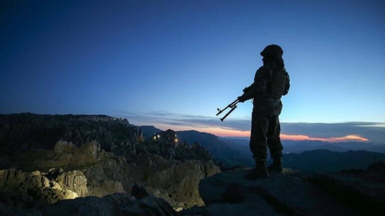PKK’lı 3 terörist güvenlik güçlerine teslim oldu