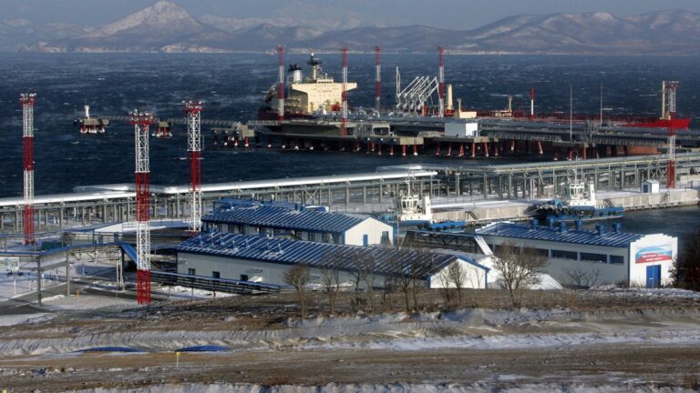 Rus petrolünün Ukrayna üzerinden sevkiyatı bugün tekrar başlayacak