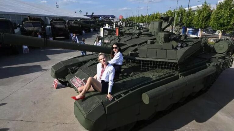 Rusya’dan son teknoloji ile donaltılmış askeri fuar