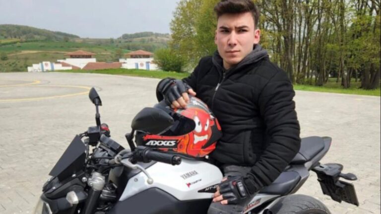 Sakarya’da moto kurye genç çocuk ilk iş gününde hayatını kaybetti