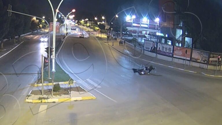 Tokat’ta motosiklet iki kadına çarptı