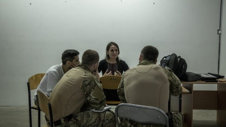 Ukrayna’da sağlık çalışanlarından askeri personele eğitim