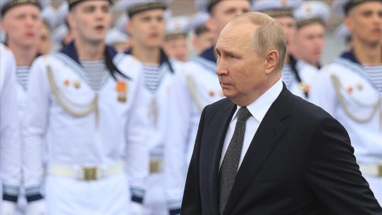 Vladimir Putin, Rusya’nın yeni deniz doktrinini imzaladı