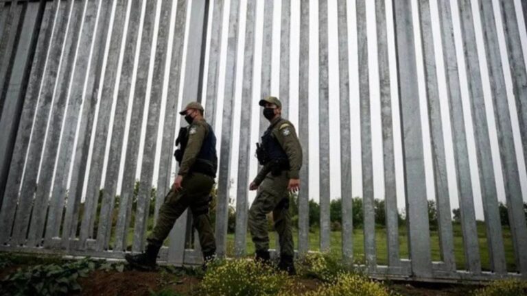 Yunanistan, Türkiye sınırının tamamına çelik bariyer koyuyor
